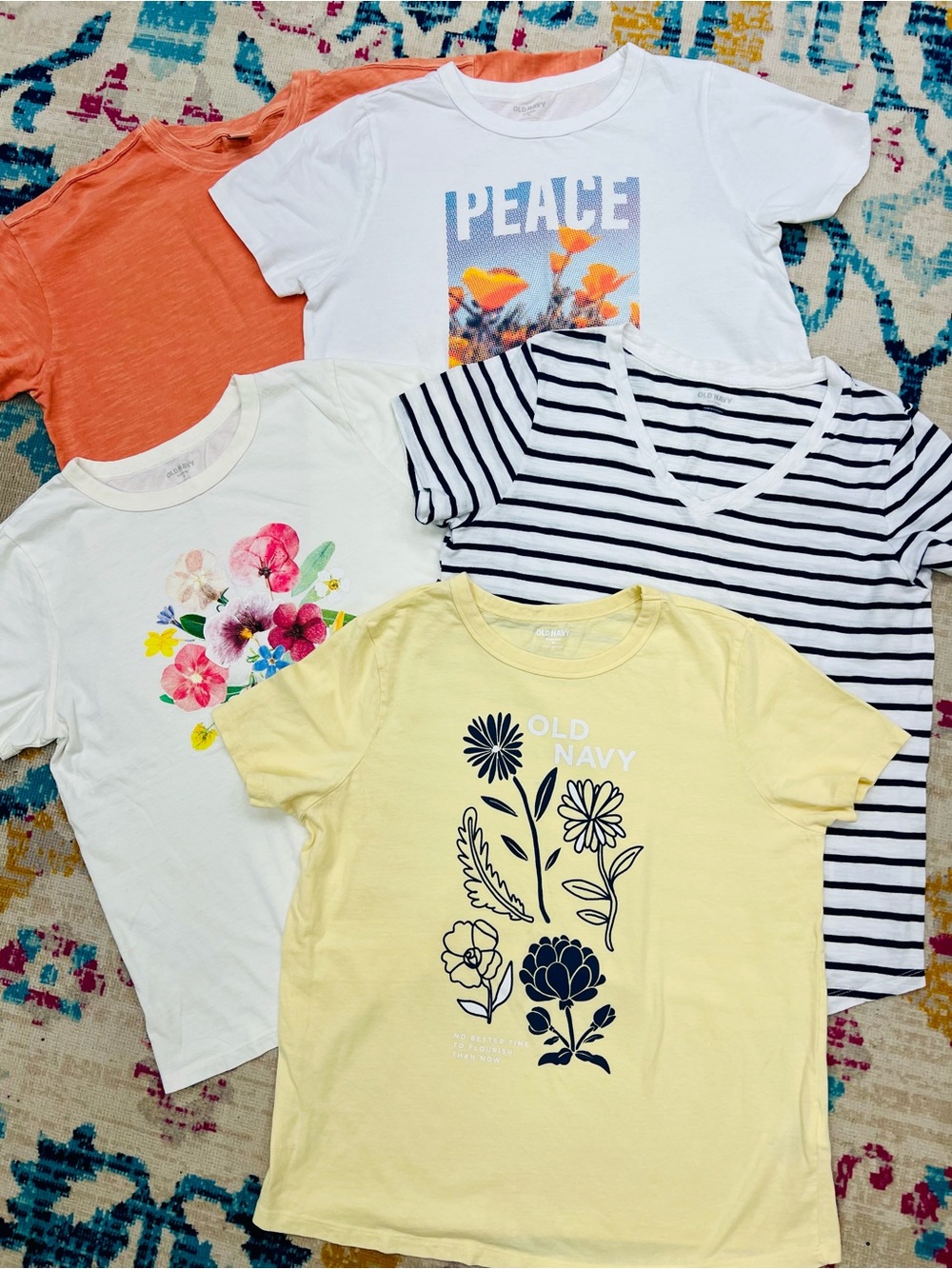 Old Navy Bundle of 5 short sleeve women’s tee’s- size Medium